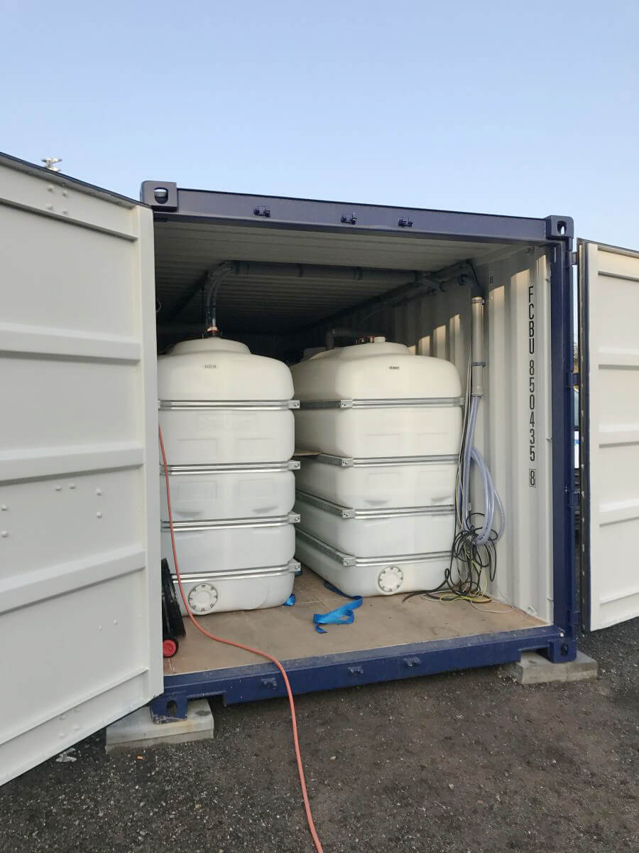 Klärmax® mobile Klaeranlagen im Container von hinten mit offenen Türen
